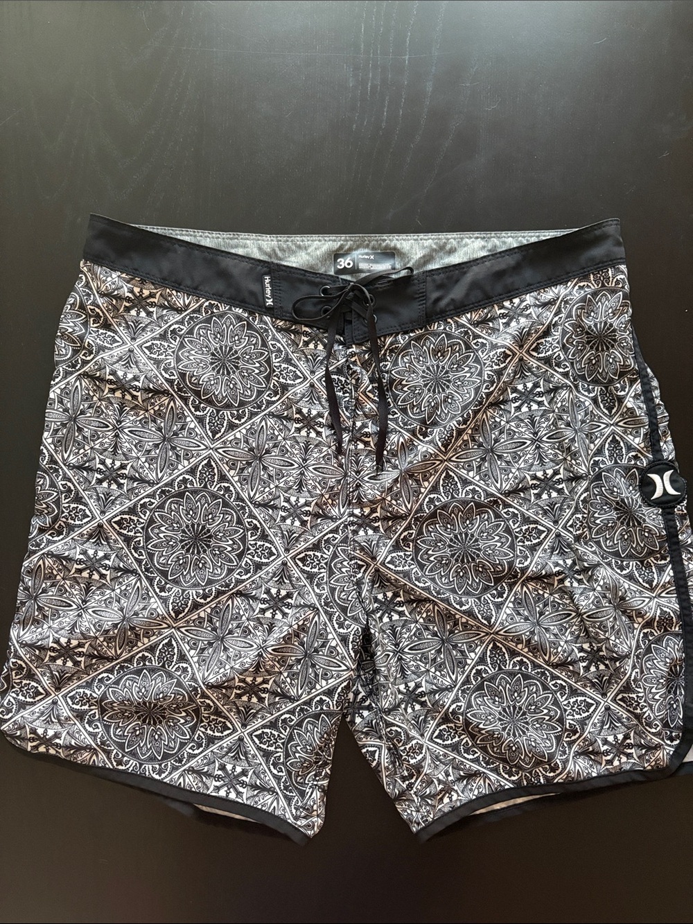 Hurley Men’s Black & White Patterned Boardshorts